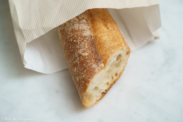 f:id:ikashiya:20190707004048j:plain ファーマーズバゲットをカットした様子