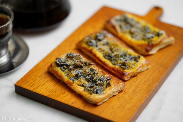 f:id:ikashiya:20190928133323j:plain 冷凍パイシートで作る「かぼちゃの皮」のパイを横から見た様子