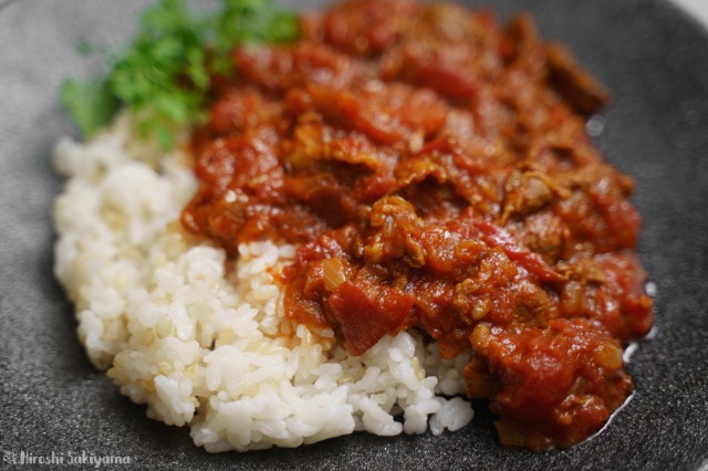 ラム肉のトマトカレーのどアップ