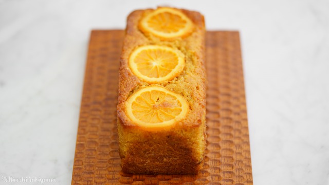 f:id:ikashiya:20191209010357j:plain アーモンドとオレンジのキャロットケーキを正面から