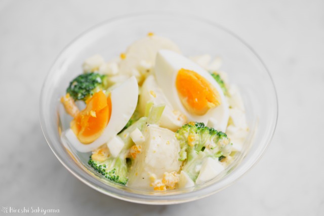 ブロッコリー・かぶ・茹で卵のタルタルソースサラダ