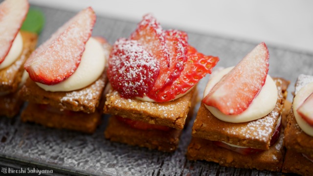 福豆クッキーで作る苺のひとくちミルフィーユのアップ
