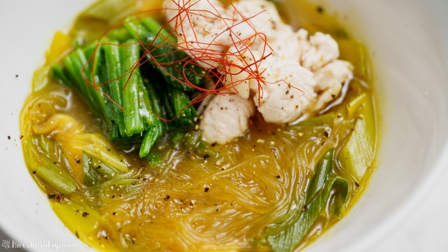 f:id:ikashiya:20200321035621j:plain カレー出汁春雨のアップ