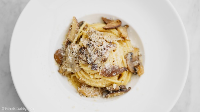 f:id:ikashiya:20200717030132j:plain キノコのクリームパスタを上から