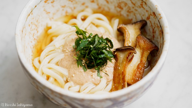 ナッツごまダレうどん