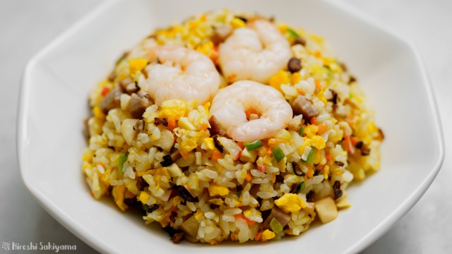 f:id:ikashiya:20201010030704j:plain 【IH・中火・テフロンフライパンで作る】五目炒飯、アップ