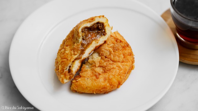 幸せカレーパン、断面