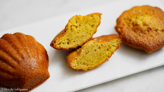 ピスタチオのマドレーヌ、断面