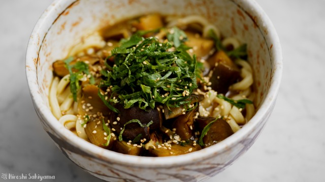 茄子ときのこのカレーうどん、アップ