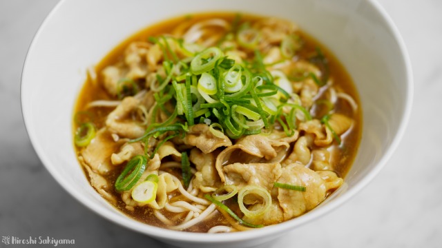 肉カレー蕎麦、アップ