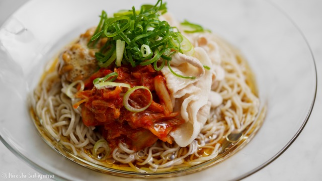 キムチ納豆冷やし蕎麦、アップ