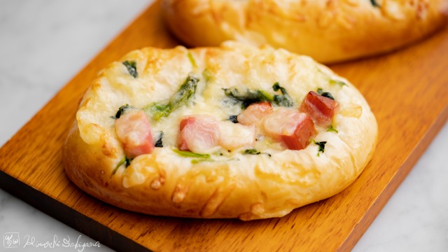 ほうれん草とベーコンチーズの惣菜パン