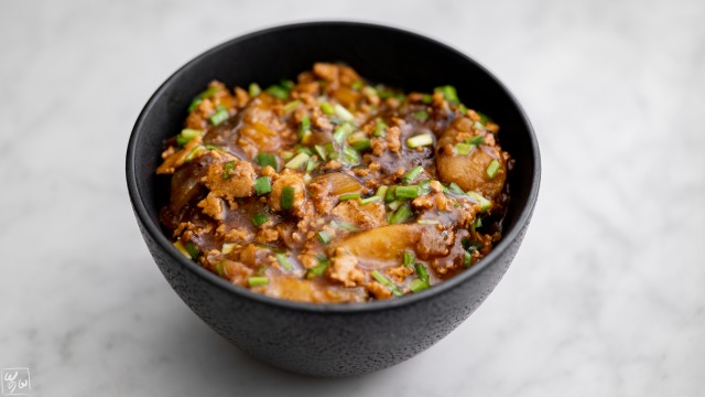 ニラ麻婆茄子丼