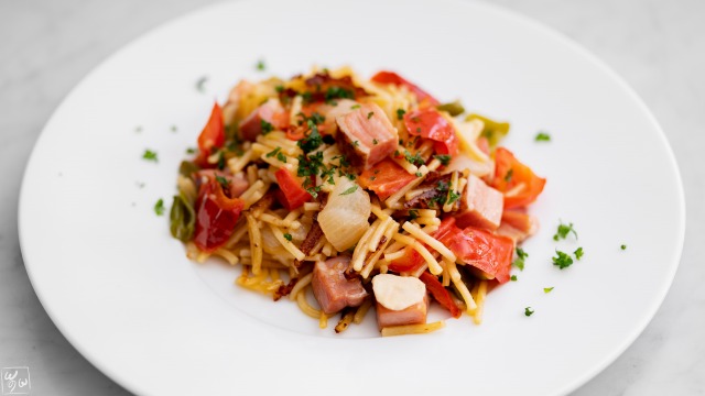 パプリカとベーコンのバターフィデウア