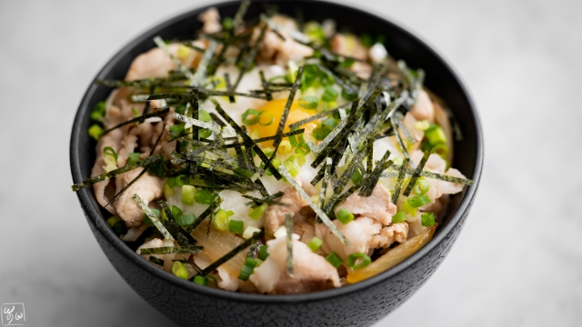 とろろ豚丼、海苔