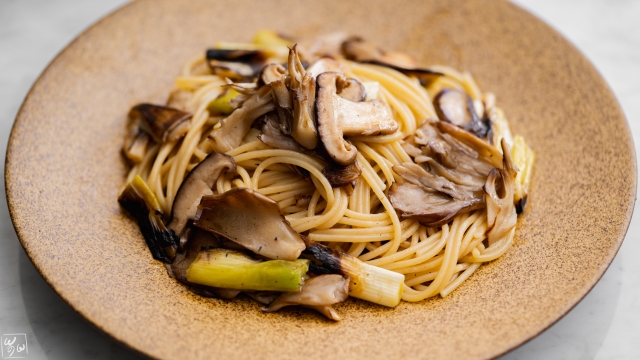 焼きネギときのこの和風オイルパスタ