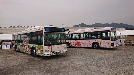 ハローキティ　西濃華陽観光バス　他 ハローキティとのコラボバスが運行します🎀 「Hello Kitty Meets