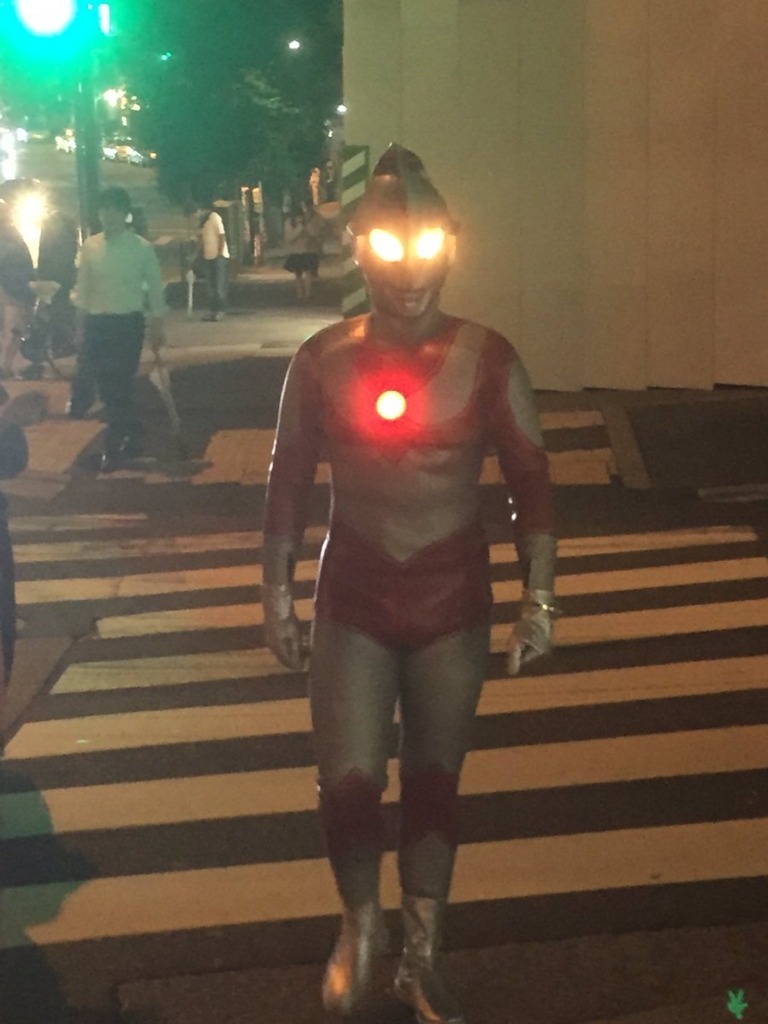 目黒に出没するウルトラマン コスプレは決められた場所でやろう イケブクログ 目黒に出没するウルトラマン コスプレは決められた場所でやろう イケブクログ