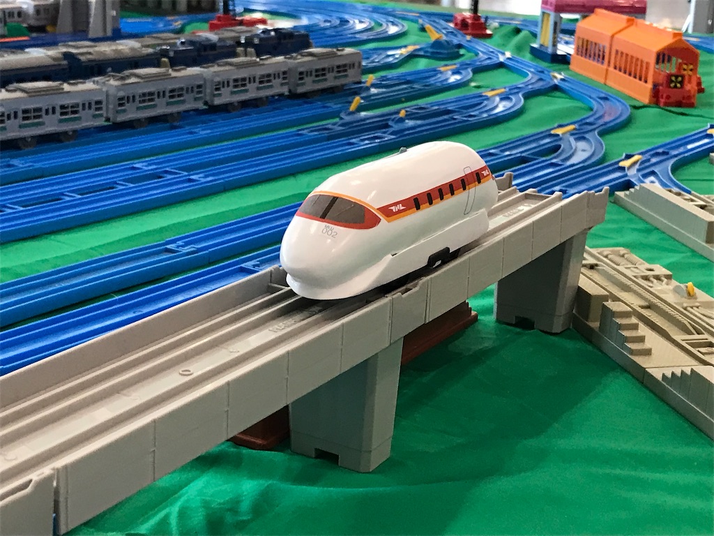 リニアモーターカーMLU001国鉄色 宮崎リニア実験線 MLU001 - すずめ模型