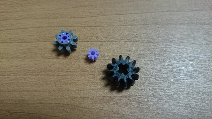 ピニオンギアをLEGOのギアにはめ込む