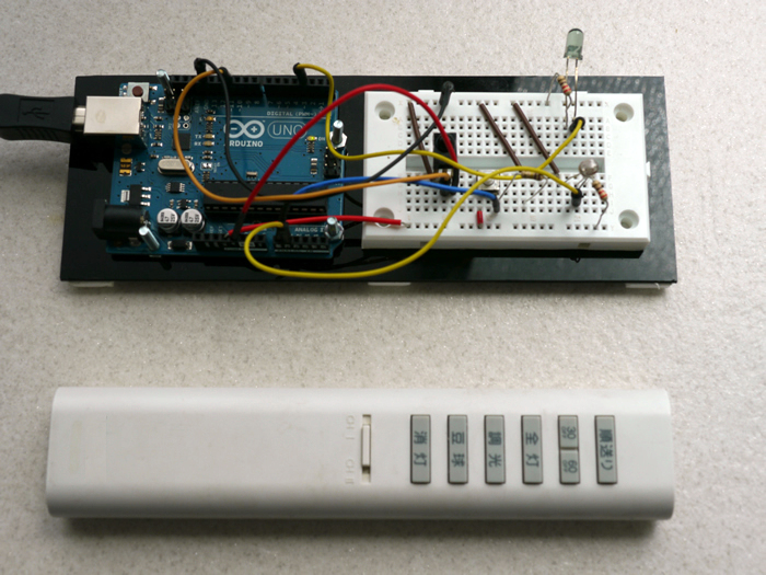 写真2 照明リモコンとArduino