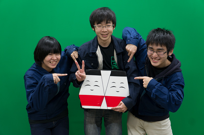 写真左より鳥羽祐丘さん、高橋諒太さん、強口藍子さん