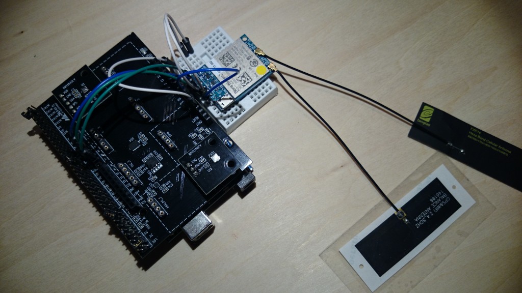 写真3 Arduinoの上にセンサ評価キットシールドを載せて、3GIMと接続