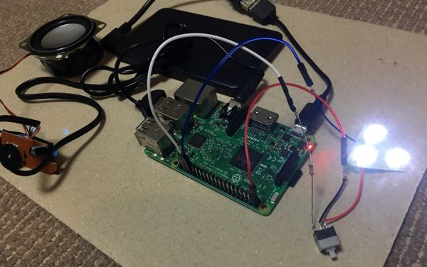 LEDが光り、音声を聞き出してくれる