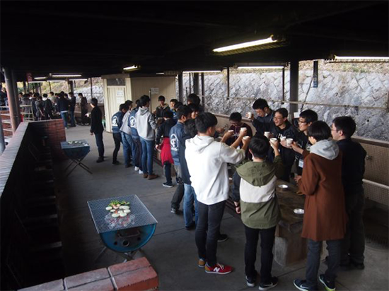 乾杯！（※もちろんみんなはノンアル、記者はグッとアルコールを我慢・・・）
