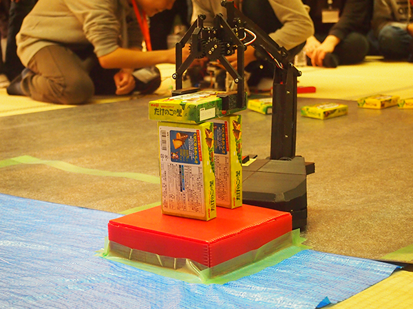 抜群の安定感を見せる安藤さんのロボット。見た目の完成度からして違う!