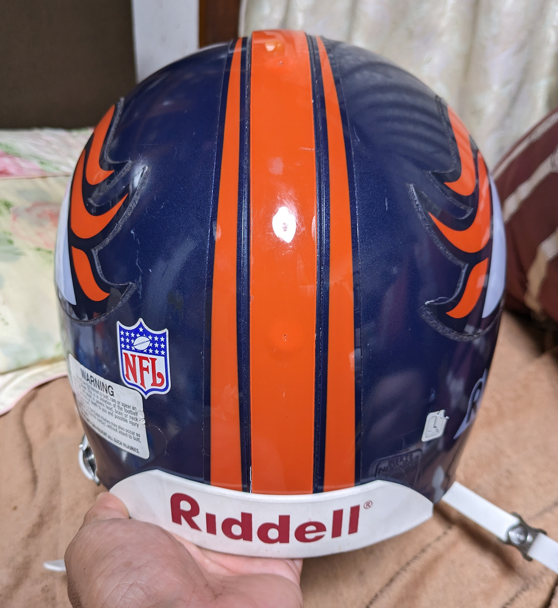 Riddell製ブロンコスのヘルメット - IkkimanFootball