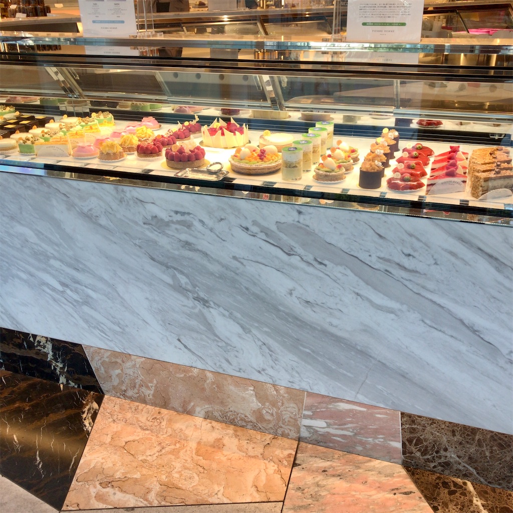 ピエール・エルメ・パリ Aoyama（スイーツ）@表参道 【美しい味の世界が広がるお店】 - 渋谷・表参道ランチ 偏愛日記