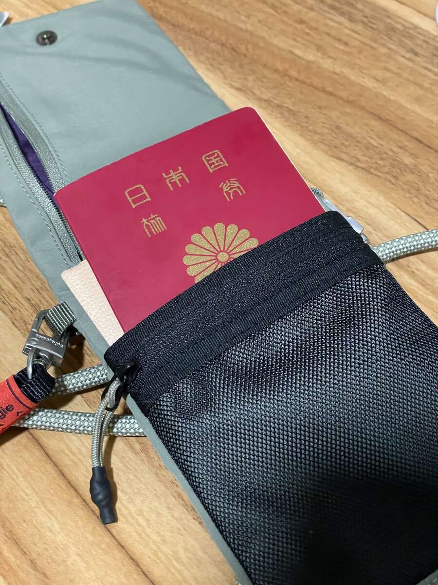 トポロジーのフォンサコッシュ購入！海外旅行やアウトドアに大重宝