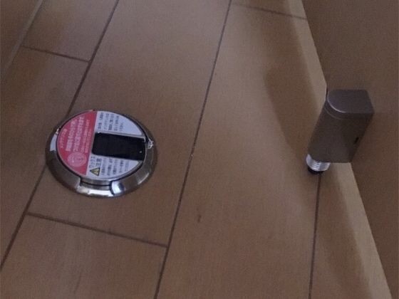 リビングに取り付けたカワジュンのドアキャッチャー