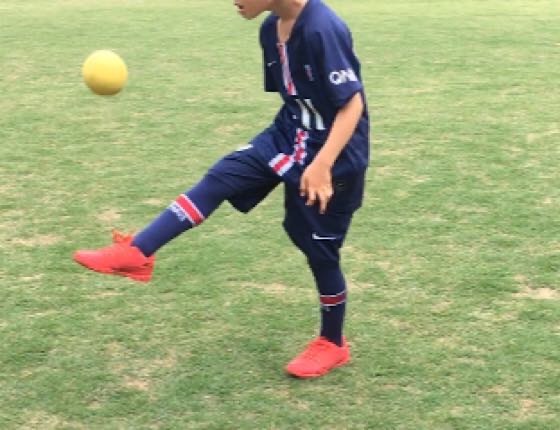 ミニボールでリフティング