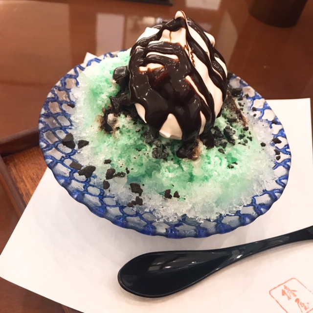 椿屋カフェのチョコミント氷