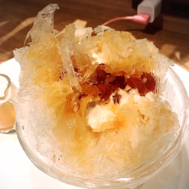 食べ進めると中には紅茶のゼリーが