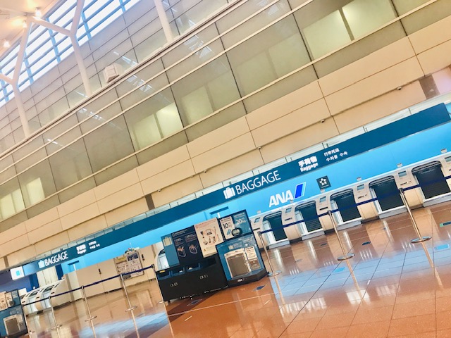 日曜日の夕方とは思えない出発ロビー