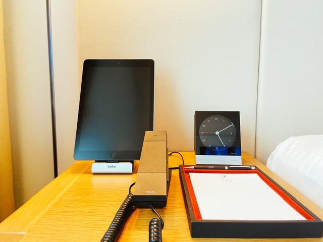 「ザ・プリンスギャラリー東京紀尾井町」電話とタブレット