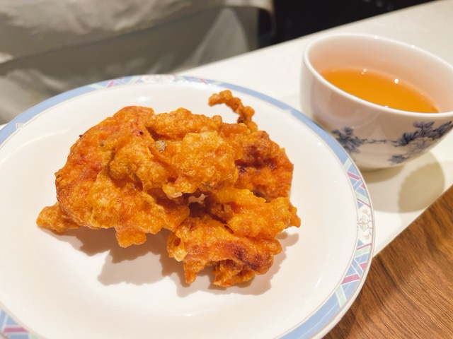 「麻辣川府」おかわり自由のサイドメニュー（唐揚げ）