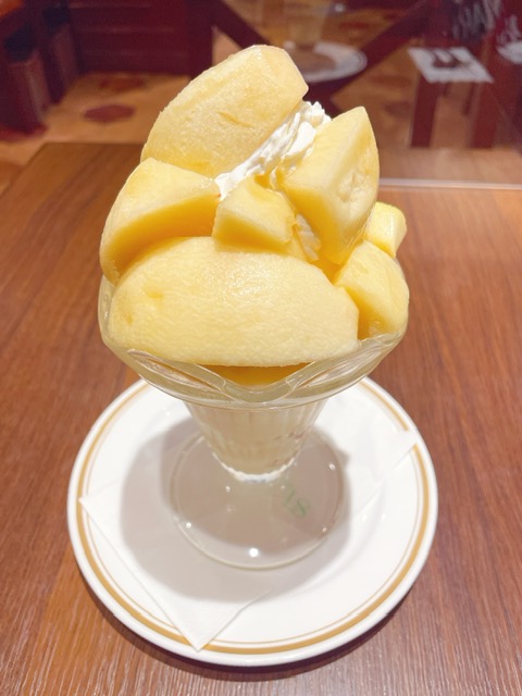 「シビタス」桃のクープの背中側