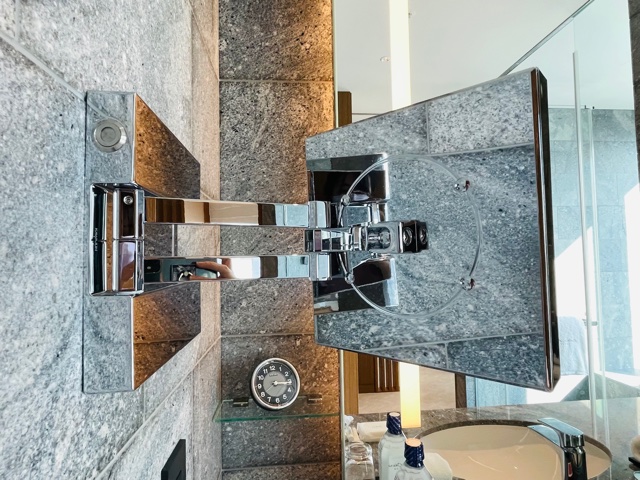 「The Okura Tokyo」プレステージルームの洗面台(化粧鏡)