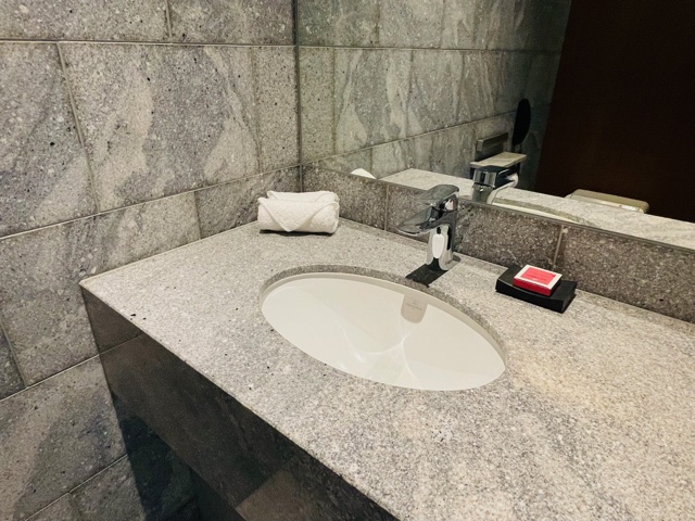 「The Okura Tokyo」プレステージルームのお手洗い内手洗い場