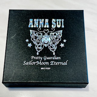 「美少女戦士セーラームーン Eternal」×ANNA SUI オーロラ加工の外箱
