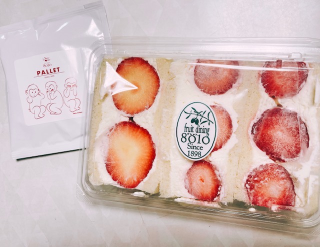 「フルーツダイニング8010」の３種の苺食べ比べサンド