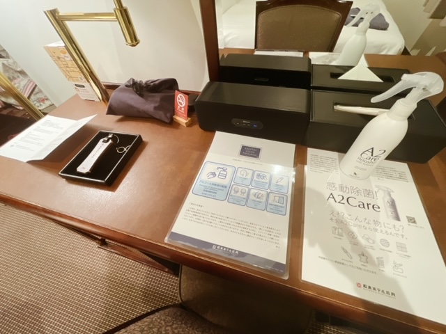 「松本ホテル花月」テーブル上の備品たち