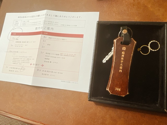 「松本ホテル花月」小物置き場とフロアガイド