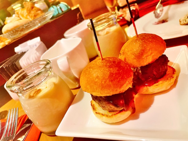「ZATTA」ビーフステーキバーガー トリュフソース