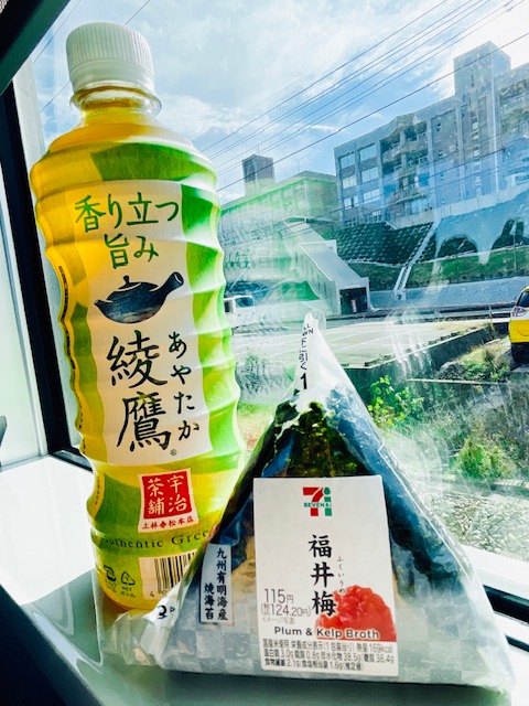 東京では見たことなかった「福井梅」のおにぎりを朝食に