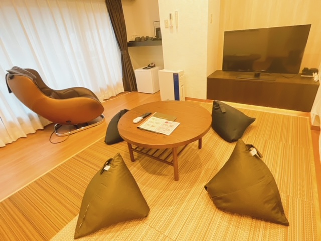 「八ヶ岳ホテル風か」FUUKAジュニアスイートのリビングエリア